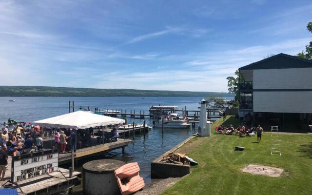 Showboat Motel Restaurant & Bar