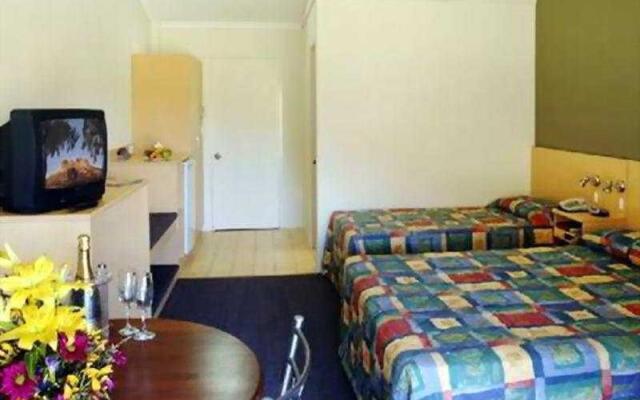 Heavitree Gap Outback Lodge