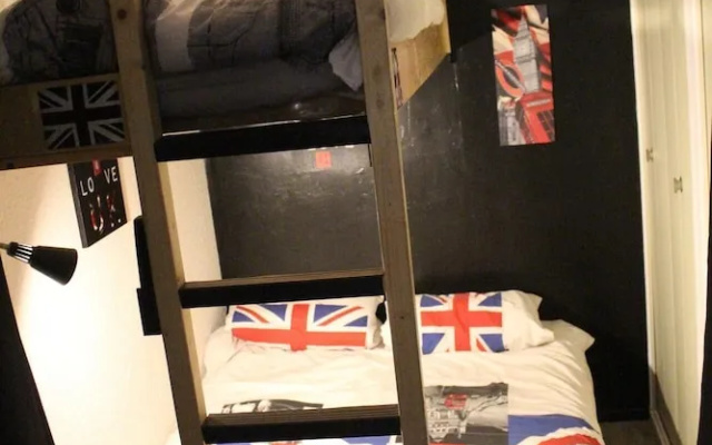 LA Croix DU SUD N°217 : Studio Cabine 4 Personnes / Studio Cabin 4 Peopleed East