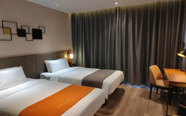 Home Inn Plus (Langfang Dacheng Jinbao Road Branch)