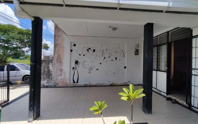Yons' Homestay by Oyo Rooms