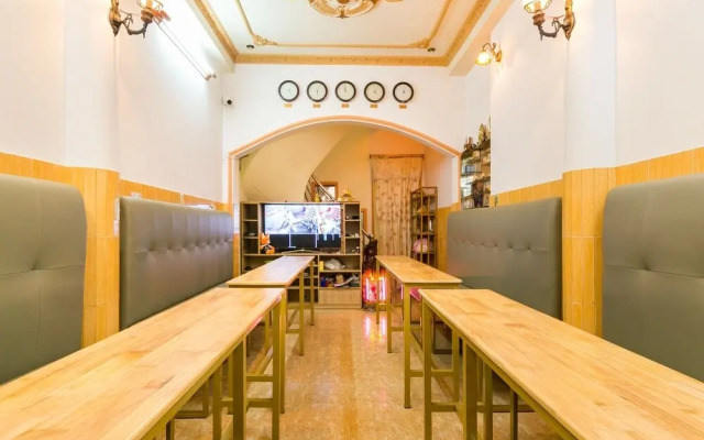 Minh Phuong-Hostel by OYO Rooms