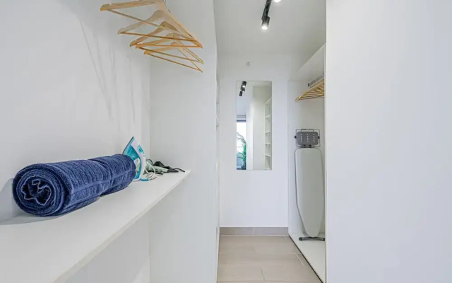 w Elegant 1BR With Balcony in San Francisco