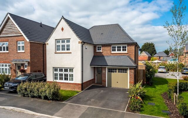 Huge & Modern 4 Bedroom House in York