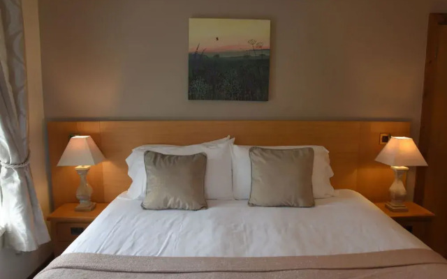 Crossways Inn