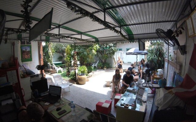 The Oasis Hostel - Adults Only