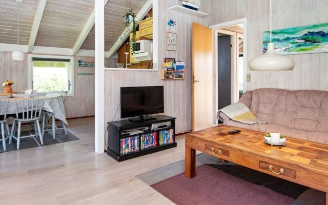 6 Person Holiday Home in Hemmet