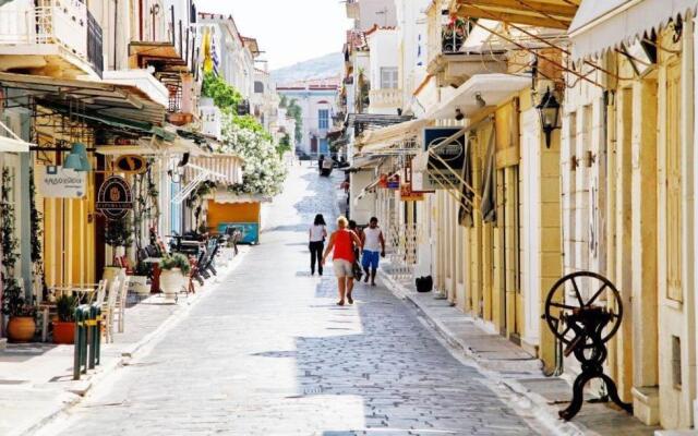 Stylish, Cozy 2-BDR Flat in Andros Town
