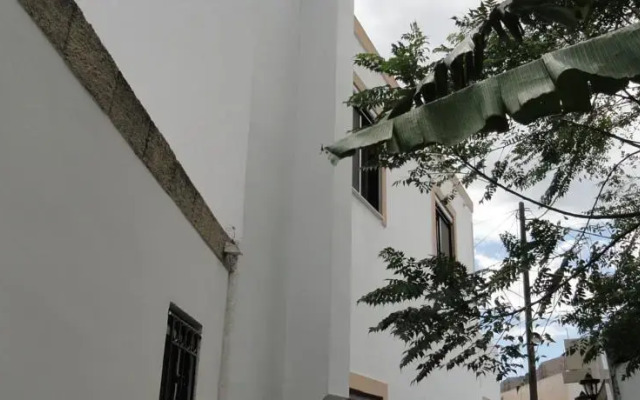 Lardos House