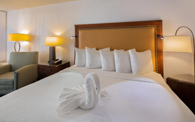 Historic Whispering Woods Hotel & Conference Center