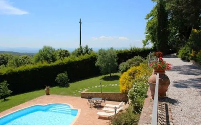 Beautiful Private Villa for 10 People with Private Pool, WIFI, TV, Pets Allowed and Parking