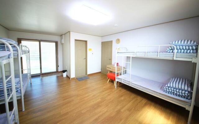 Peter Pan Guesthouse - Hostel
