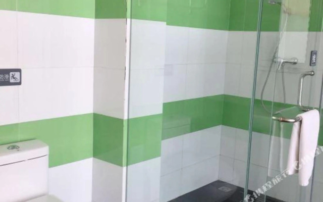 jiaxian Qiantian Holiday Hotel