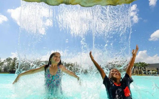 Balmoral Lakeside 5br 4ba House