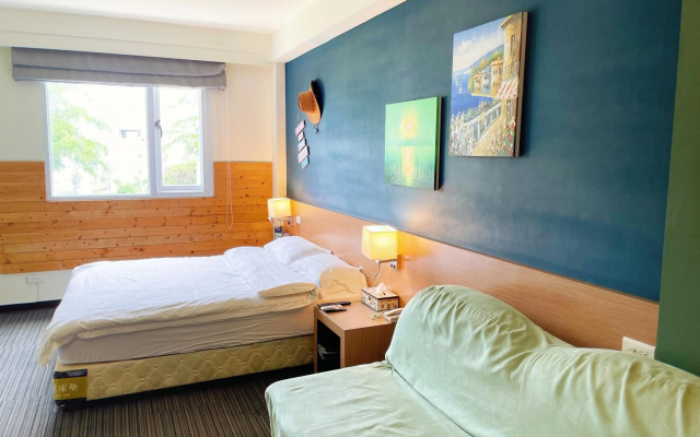 Breeze and Waves Hostel