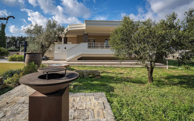 Villa Torricella Pool and Sunny Garden