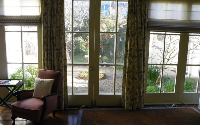 Pacific Heights Holiday Apartments and Munn’s Tower House