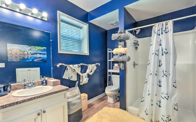 Lakefront Eatonton Getaway w/ Dock & Grill!