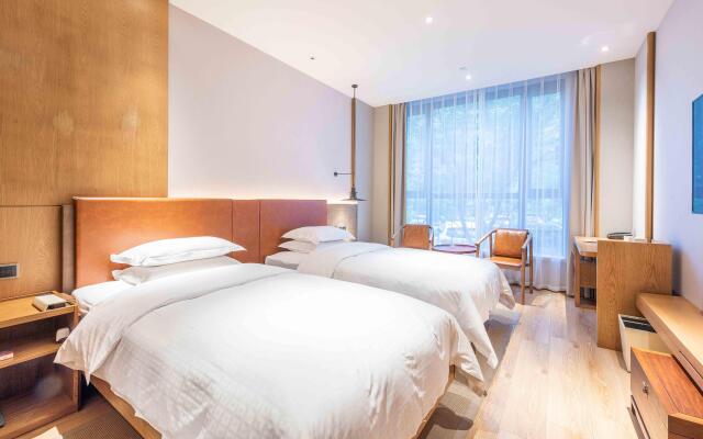 voco Thousand Island Lake by IHG