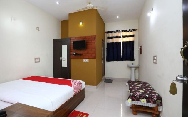 OYO 24260 Nanjunda Palace