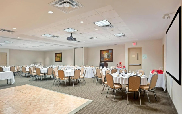 Holiday Inn Hotel & Suites Surrey East Cloverdale by IHG