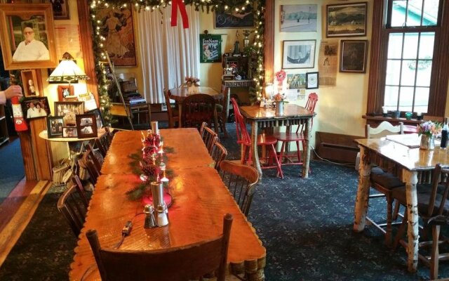 Paradox Lodge & Cedar Lodge