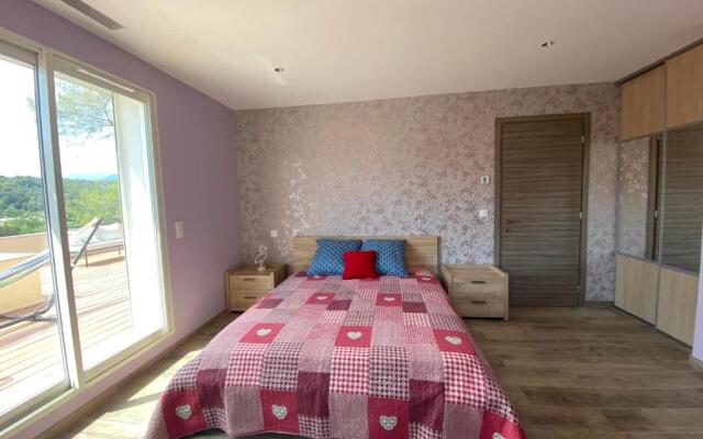 Charmante villa avec piscine au calme, 6 personnes