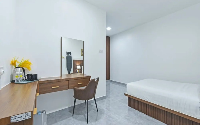 Capital O 90882 Padi Hotel