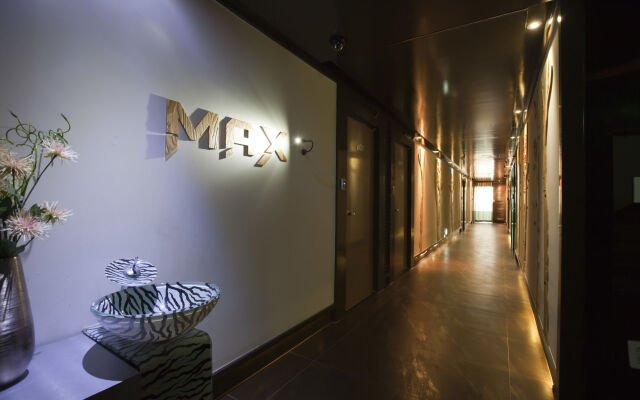 Max Motel
