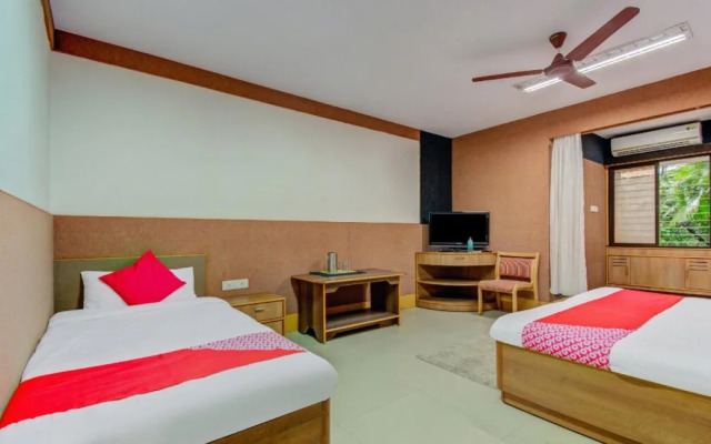 OYO 1327 Inchara Hotel