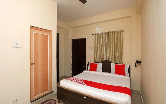 OYO 16821 Hotel Senapati Palace