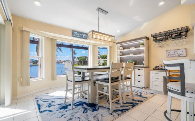Luxury Long Waterview w Pool-kayaks-clubs-bikes