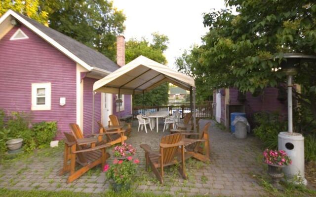 Une Fleur au Bord de l'Eau