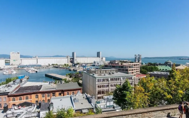 Remparts 2 Bed w Private Terrace & Sauna
