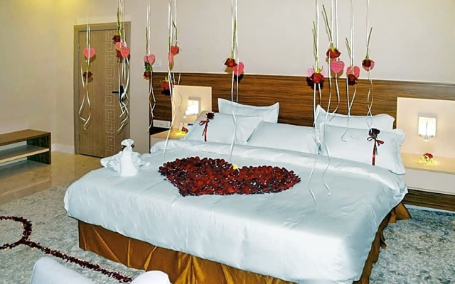 OYO 618 Taya Hotel