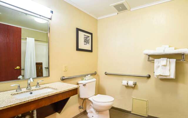 Comfort Inn & Suites Dayton Northwest - Englewood