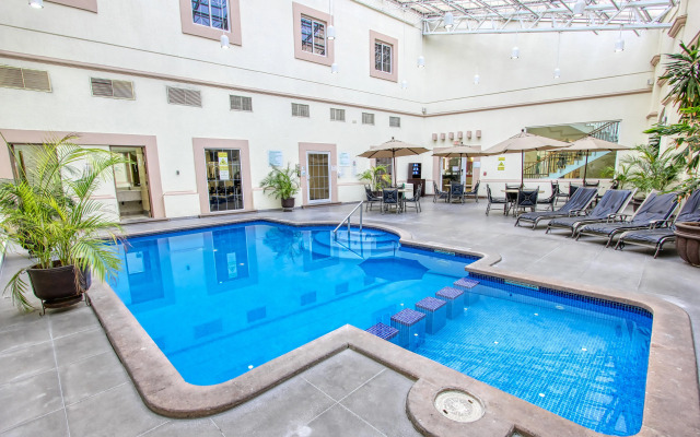 Holiday Inn Convention Center by IHG