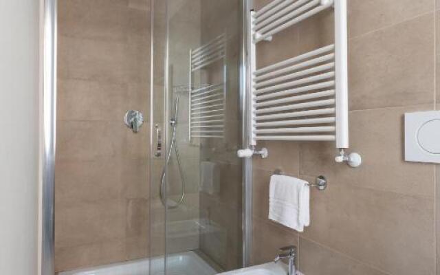Top Floor Apt with Rooftop Terrace near St. Peter