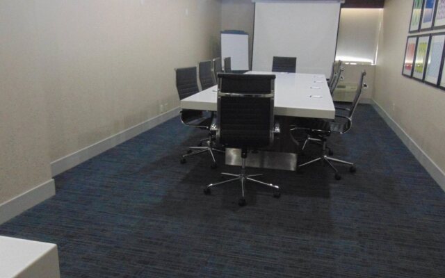 Holiday Inn Express & Suites Wapakoneta by IHG