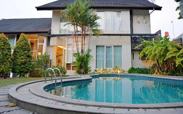 W Home Cipete – Pool – Jakarta