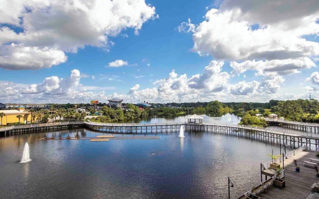 Laketown Wharf #1126