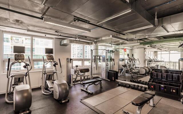 Hang Ten- Large Townhome, lux amenities, parking