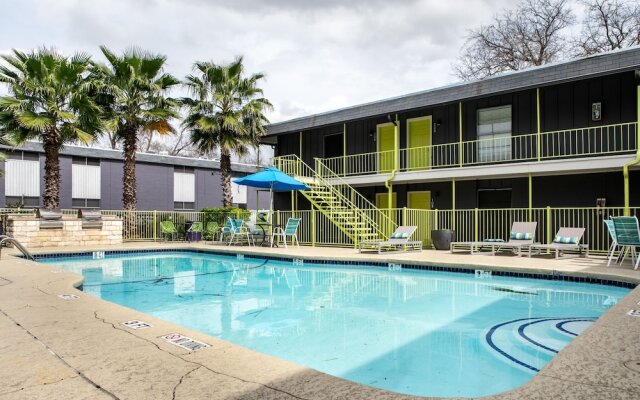 WanderJaunt Cozy Apts in East Austin