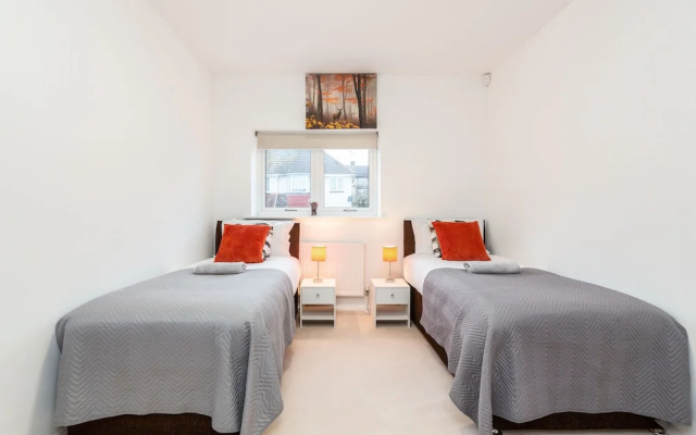 2BR Apt-sleeps 5-accessible-central Dartford