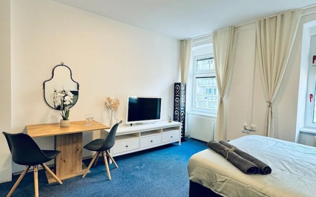Spacious 7BR Apartment Prime Location