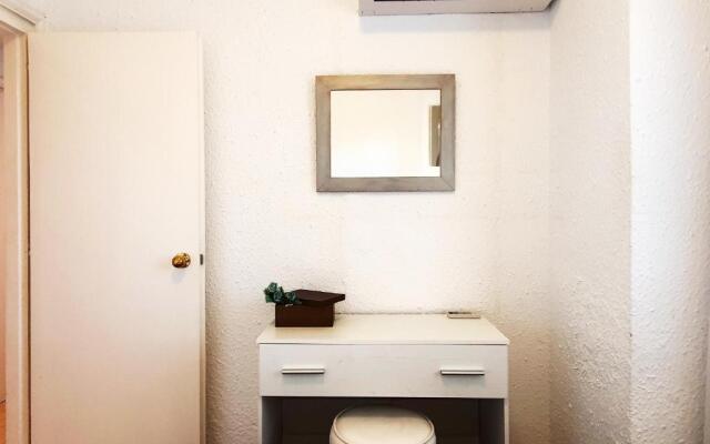 Skol 427 Spacious 1 Bedroom Apartment with Sea Views