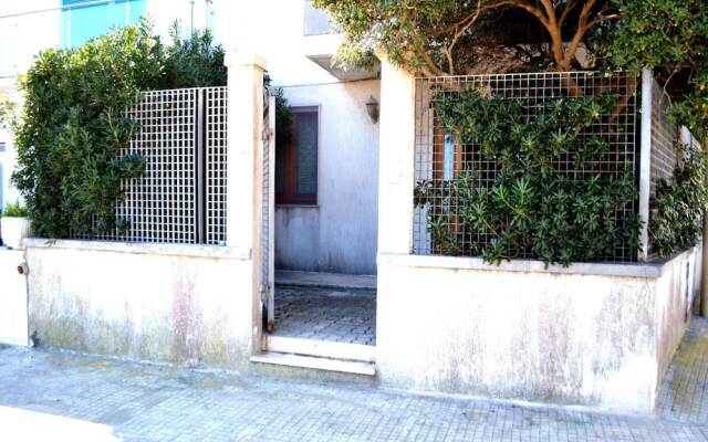 Villetta Carlotta Air conditioned House on two Levels in San Foca