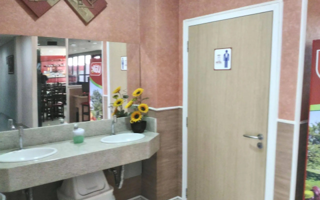 Assay Plaza Hotel
