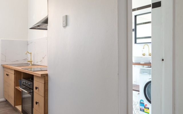 Central 2-bed Apartment With Private Parking