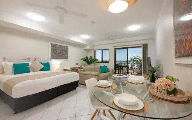 Horizons on Harry Chan Apartment